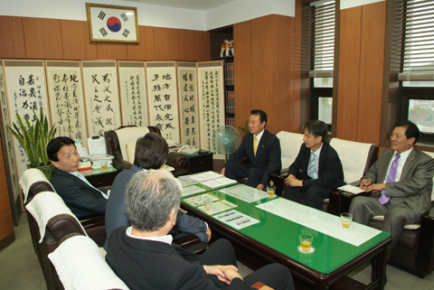 경상남도 권정호 교...