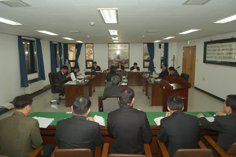 제136회 제2차 정례회 산업건설위원회 회의중0