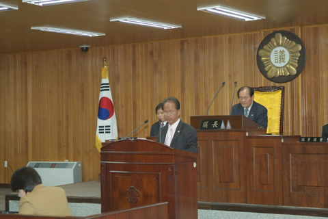 김학구운영위원장의 운영위원회 심사결과보고0