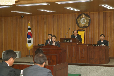 제140회 임시회 제2차 본회의에서 3분자유발언을 하고 있는 박현주의원0