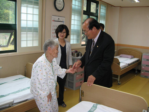 추석 즈음하여 삼가노인요양병원 위로방문0