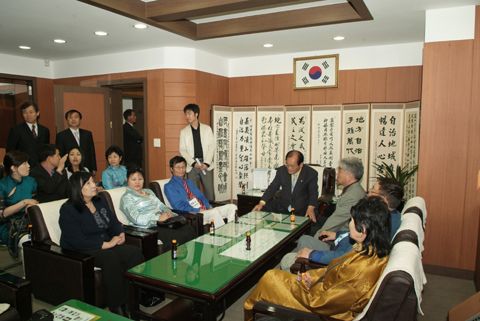 몽골 벚꽃마라톤 선수단 의회 방문0