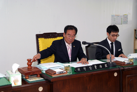 제150회 임시회 예산결산특별위원회를 진행하고 있는 조호연 위원장0