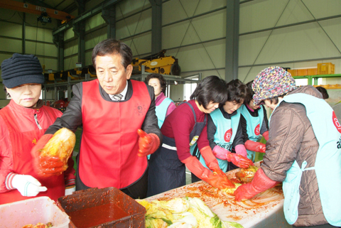 불우세대 김장담그기행사 참석0