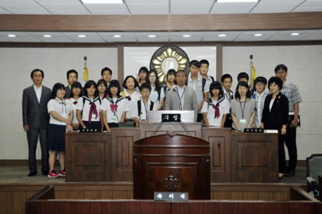 일본 미토요시 홈스테이 중학생  의회 방문1