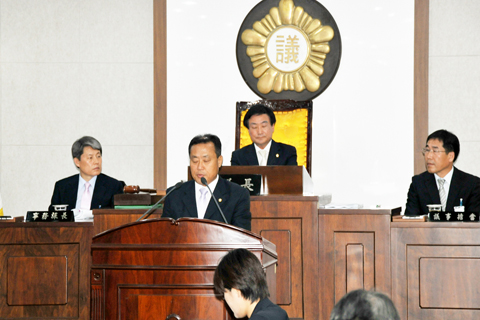 현장확인특별위원회 활동결과보고를 하고 있는 조삼술의원0