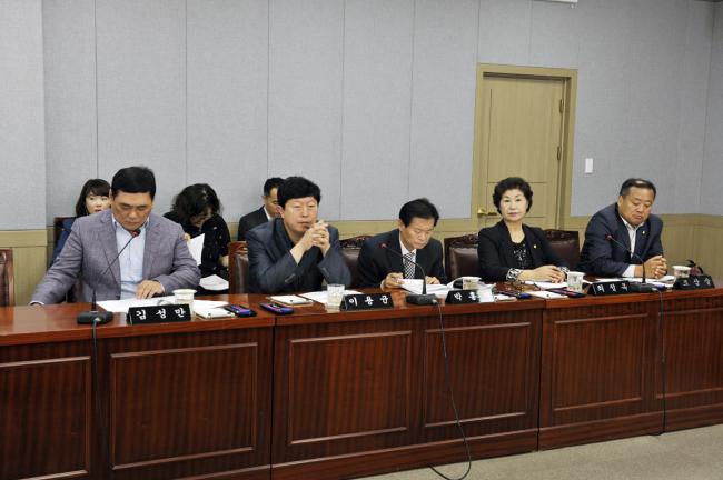 10월 첫 번째 의원정례간담회 1