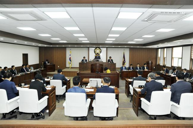 제210회 제1차 정례회 제1차 본회의0