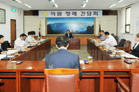 7월 첫째 주 의원정례간담회 개회0