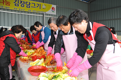 2012 사랑나눔 김장담그기 행사 참여1