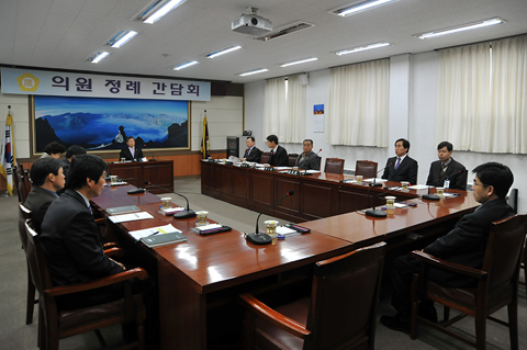 2월 첫째 주 의원정례간담회 개회0