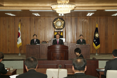 산업건설위원회 의안심사 결과보고를 하고 있는 문을주 산건위원장0