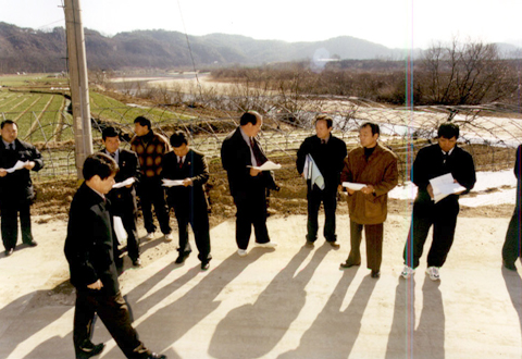 제96회현장확인특위 쌍책면 건태리 매호도로 수해복구현장(2002.12.14)0