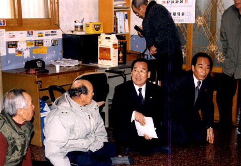 삼가경로당 방문 노인들을 위로하면서....0