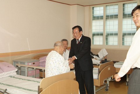 의장님과 함께 설맞이 삼가노인전문요양원 방문